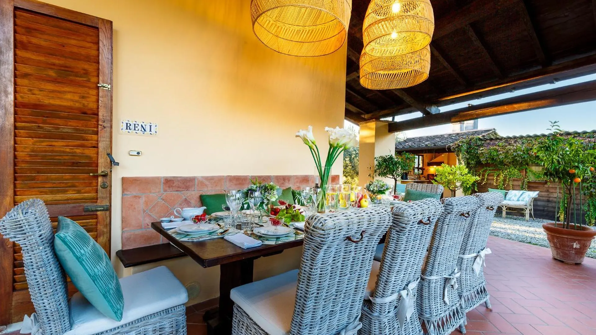 Villa Amore, A Romantic Hilltop Farmhouse In Lucca