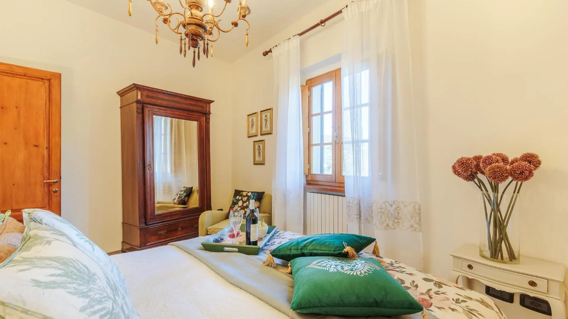 Villa Amore, A Romantic Hilltop Farmhouse In Lucca 0*,