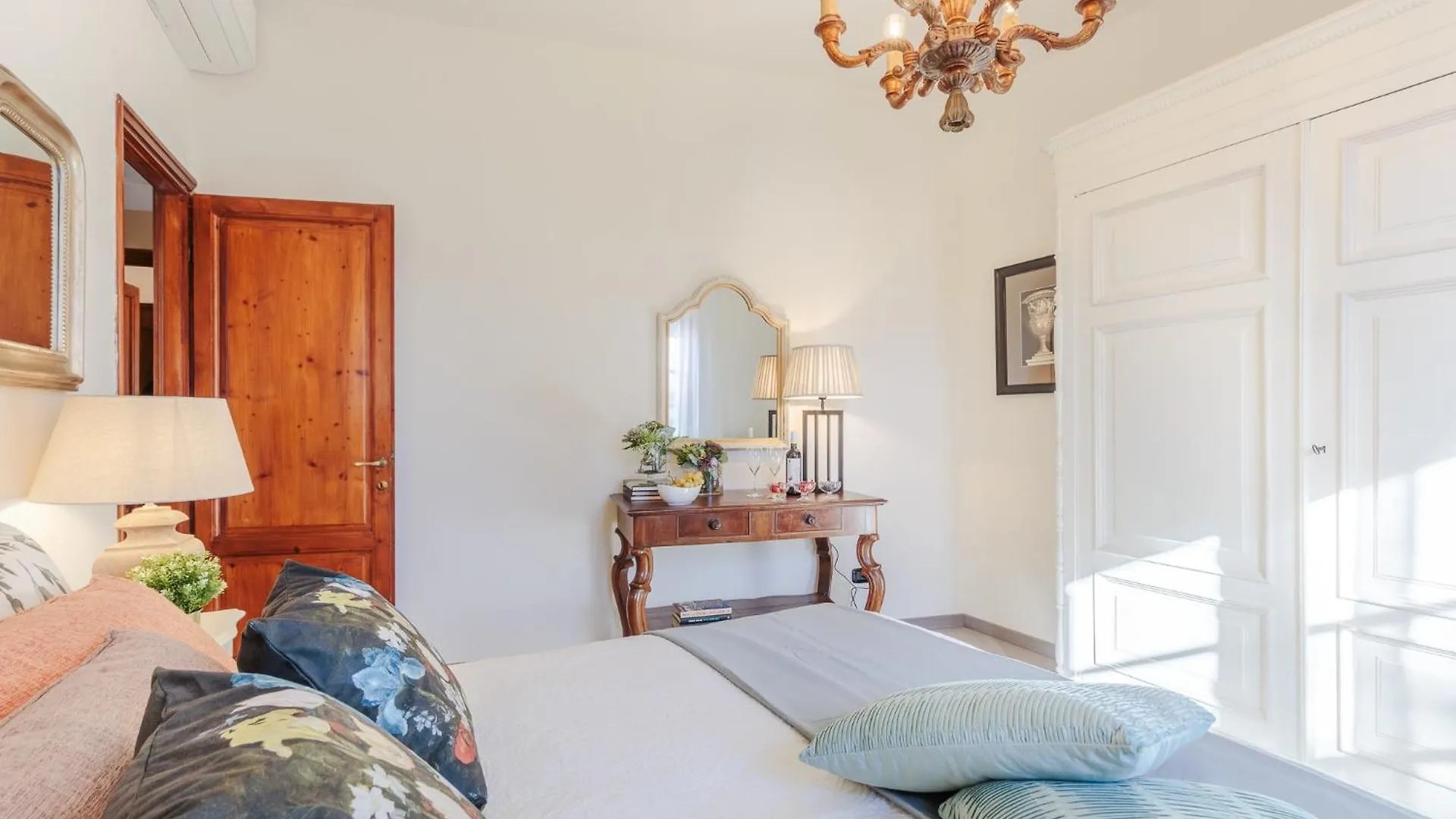 Villa Amore, A Romantic Hilltop Farmhouse In Lucca 0*,  Italien