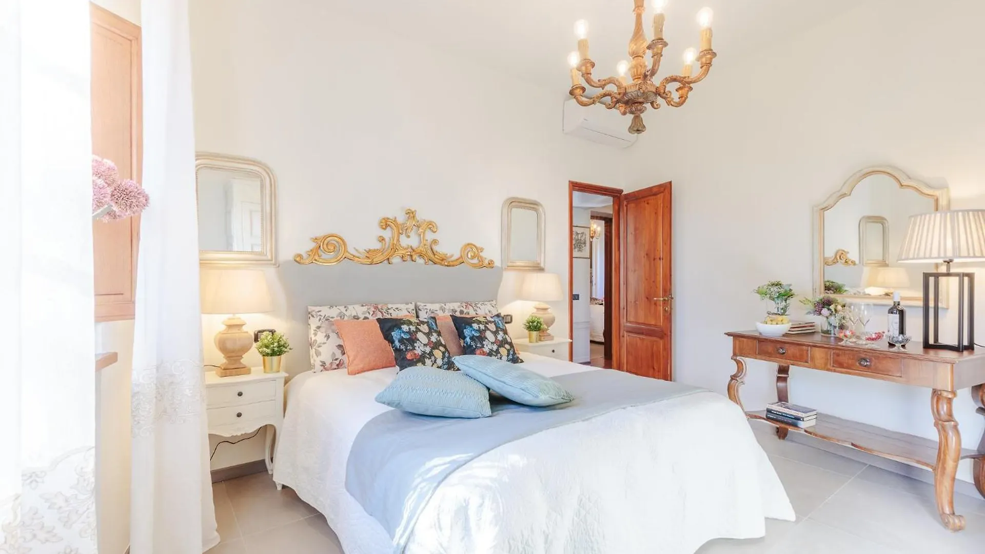 Villa Amore, A Romantic Hilltop Farmhouse In Lucca