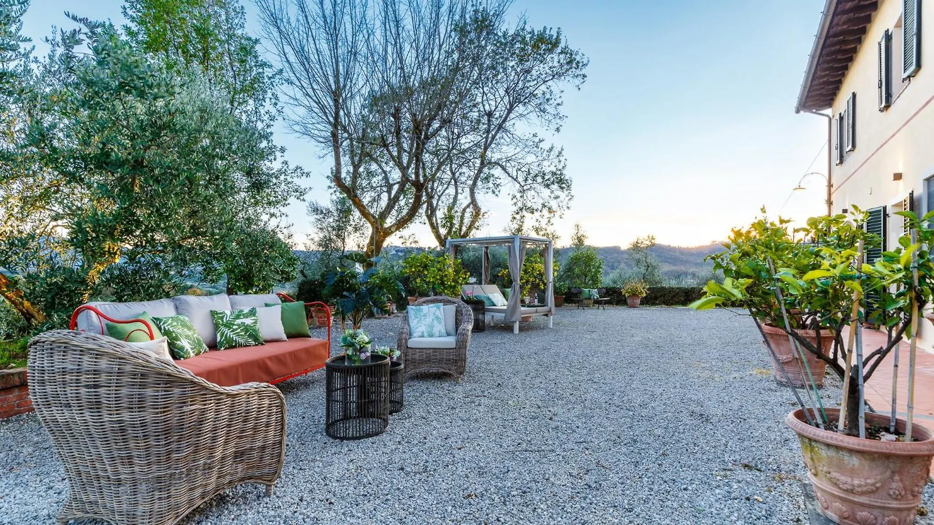 Villa Amore, A Romantic Hilltop Farmhouse In Lucca