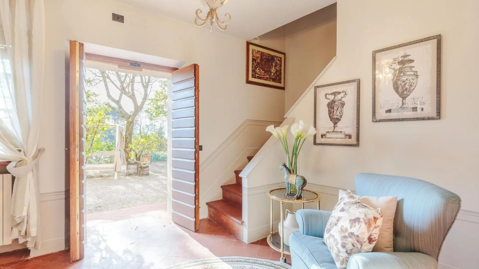 Villa Amore, A Romantic Hilltop Farmhouse In Lucca Italien