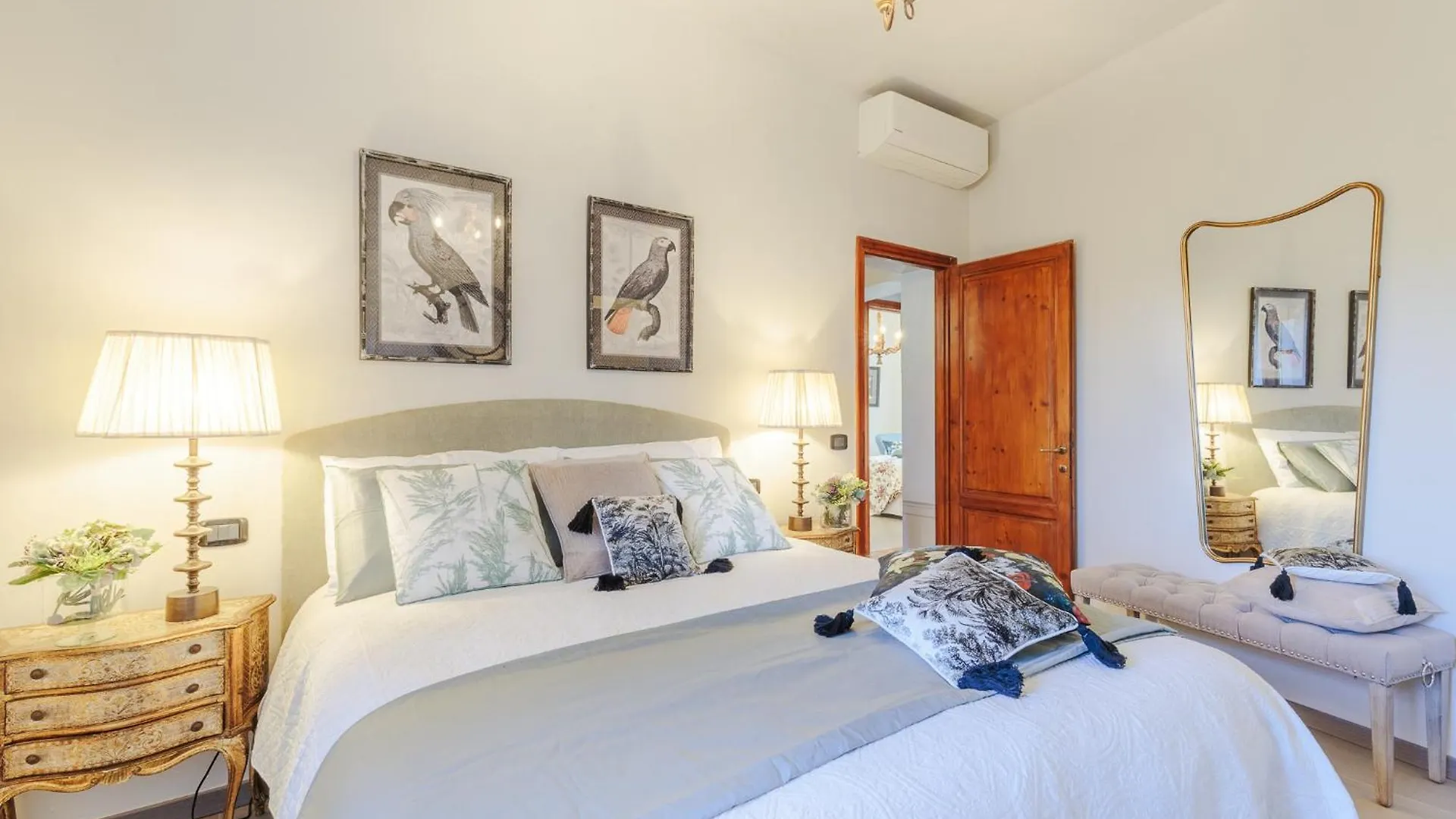 Villa Amore, A Romantic Hilltop Farmhouse In Lucca