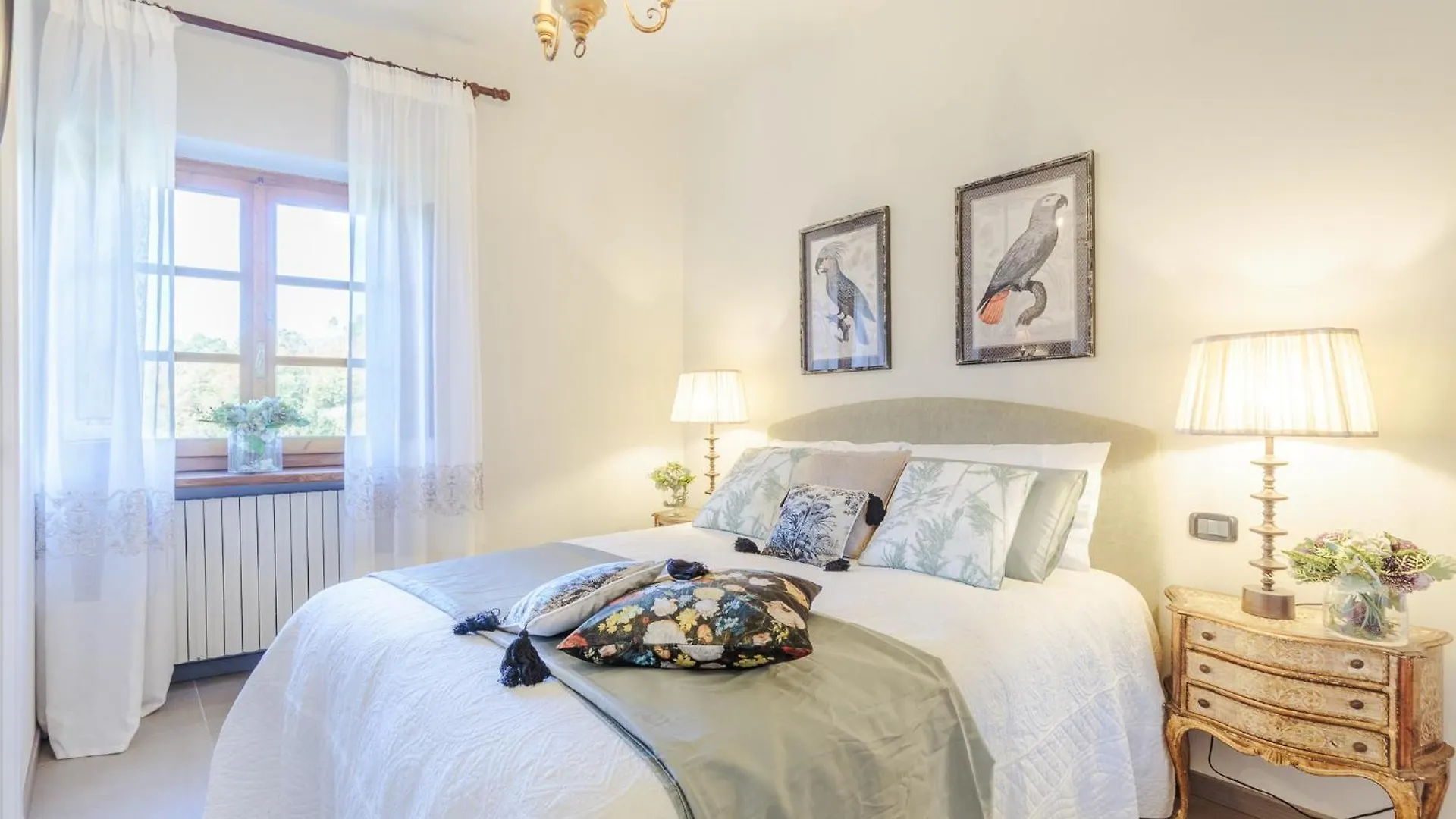 Villa Amore, A Romantic Hilltop Farmhouse In Lucca Italien