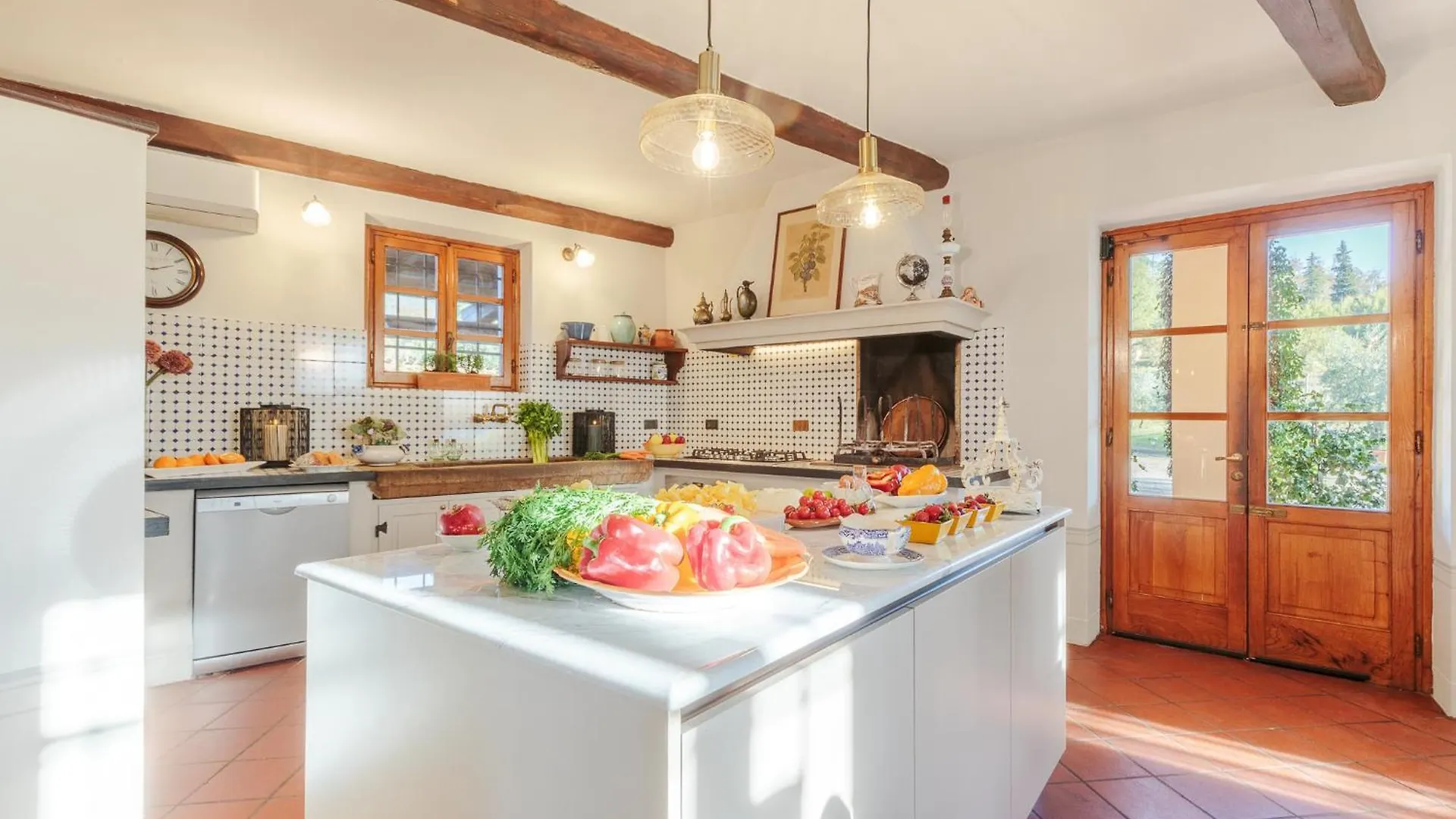 Villa Amore, A Romantic Hilltop Farmhouse In Lucca
